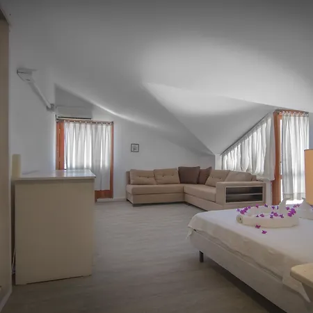 Korsanada Hotell Kaş